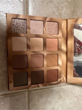 LAWLESS Warm Neutral Eyeshadow Palette — Shimmer Champagne & Brown Tones